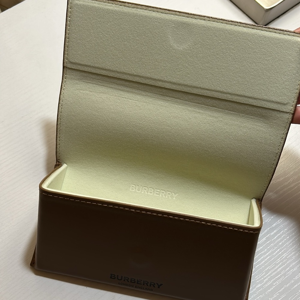 Excellent Burberry brown glasses case - Picture 5 of 6